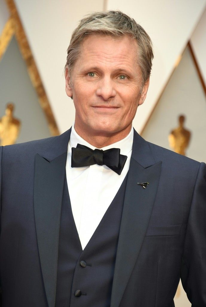 How tall is Viggo Mortensen?